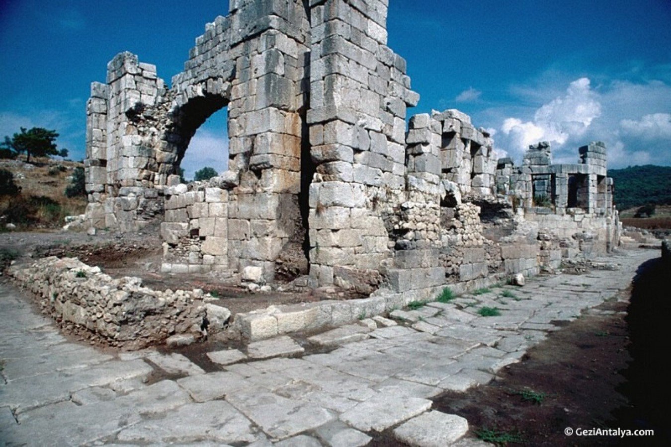 www.antalyaartutemlak.com ARTUT EMLAK MÜŞAVİRLİĞİ