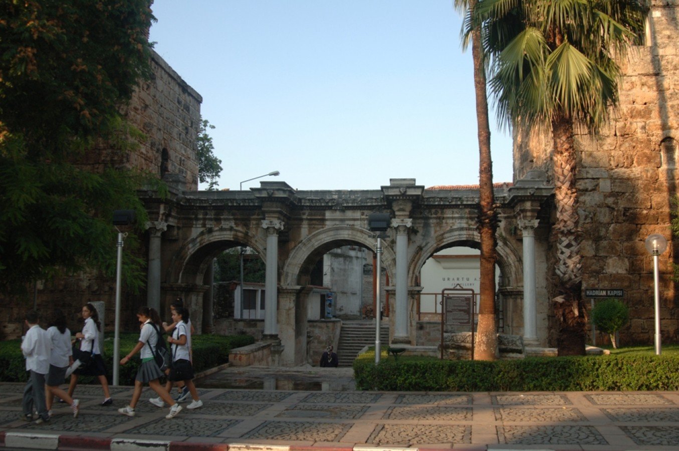 www.antalyaartutemlak.com ARTUT EMLAK MÜŞAVİRLİĞİ